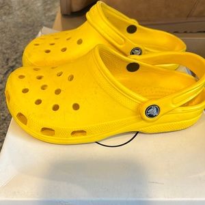 Like new, size 5 yellow crocs